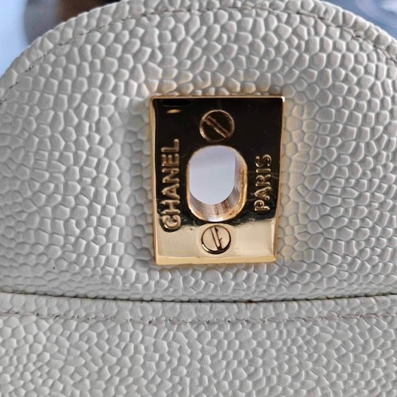 Classic Chanel Flap Handbag - Picture 6 of 6